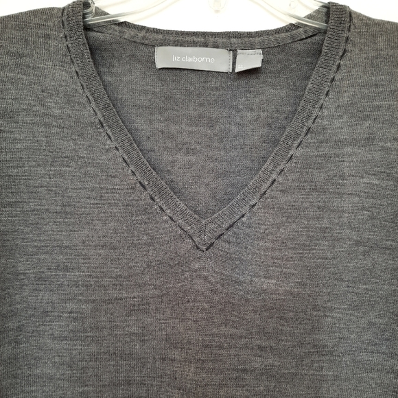 Liz Claiborne wool,grey V- neck    sweater size XL. - Picture 3 of 13